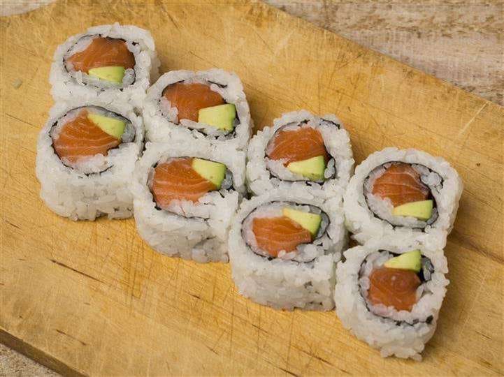 Salmon avocado sushi roll